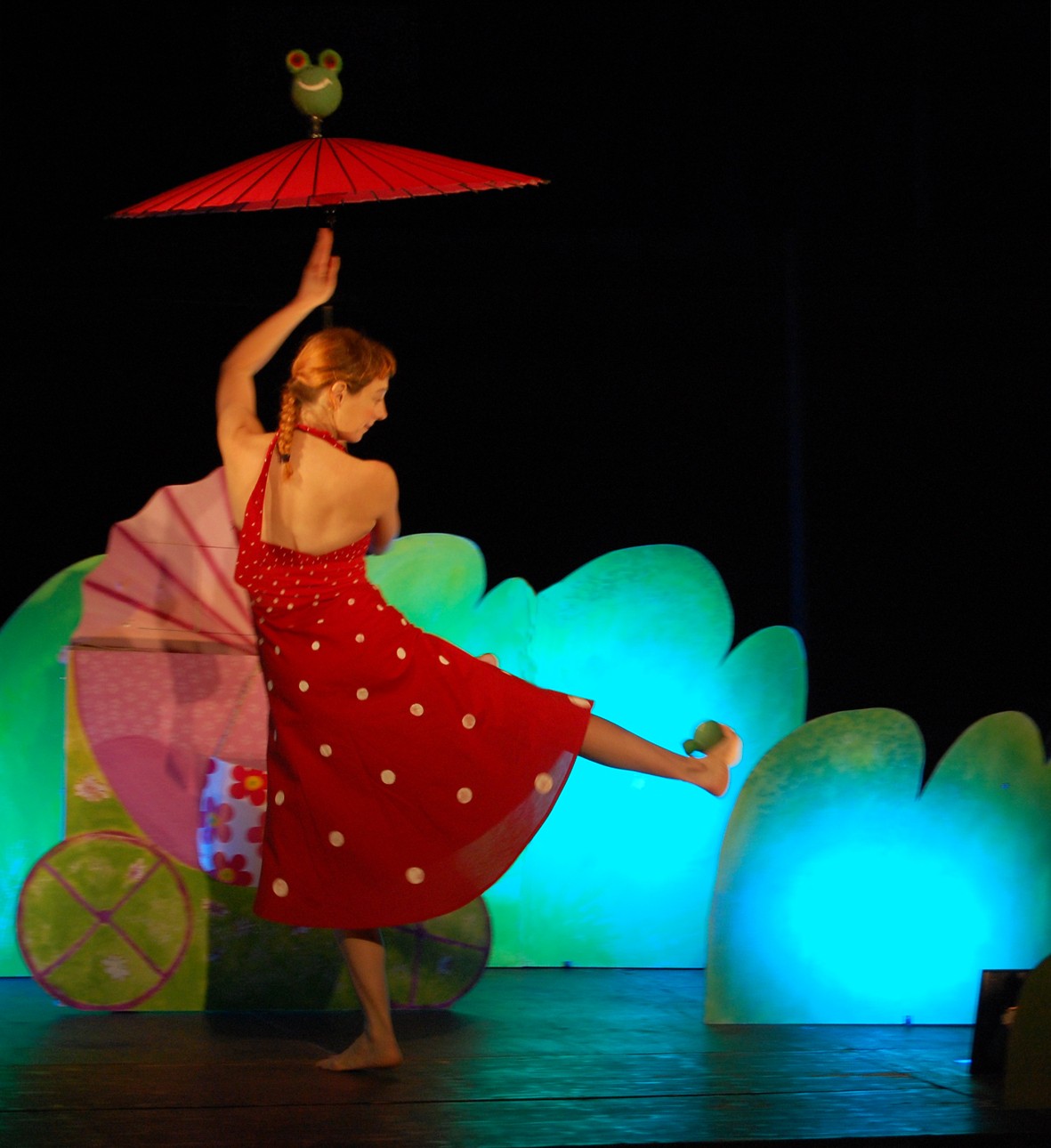 Rosie Rose Baby - spectacle de jonglerie sur scène